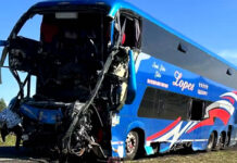 Ônibus que saiu de cidade baiana com excursão de fiéis bate em carreta e deixa dois mortos e mais de 30 feridos