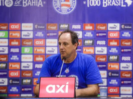 Técnico Rogério Ceni elogia produção do Bahia contra o Athetico e explica novidade no gol: ‘Foi uma decisão difícil’