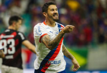 Triunfo Tricolor: com Everaldo iluminado, Bahia supera o Athletico-PR por 3×0 em jogo pelo Campeonato Brasileiro