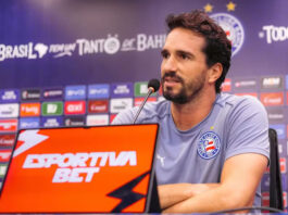 Charles vê início ruim, valoriza reação e explica Everton no banco; auxiliar avalia também fase do time: ‘Mais letais’