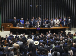 Em nova derrota de Lula, Congresso aprova redução de pena de Bolsonaro e de outros condenados por atos golpistas