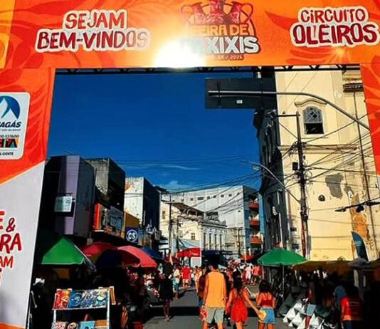 Bora pro segundo dia da Feira de Caxixis em Nazaré! E veja aqui a transmissão ao vivo deste sábado com grandes nomes da música local, regional e nacional