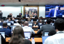 CCJ da Câmara deu aval à proposta que acaba com a escala 6×1 e texto seguirá para uma comissão especial; veja mais