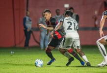 Vitória empata com o Corinthians no Barradão em jogo do Campeonato Brasileiro; rubro-negro ocupa 10ª colocação