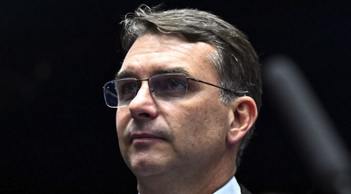 Republicanos nega aliança com Flávio Bolsonaro e rechaça barganha por vaga no STF