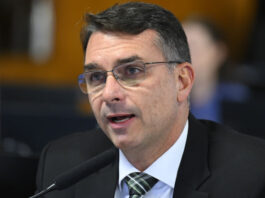 Flávio diz que é fake news matéria da Folha sobre plano que reduz aposentadorias e enfraquece proteção social