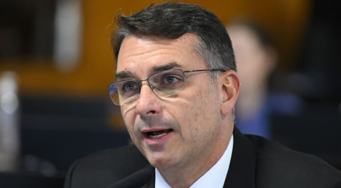 Polêmicas com Flávio Bolsonaro faz PL colocar definição da vice em segundo plano