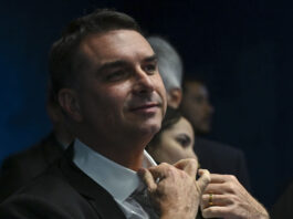‘Flávio Bolsonaro é nosso candidato para valer’, diz presidente do PL após crise com Vorcaro