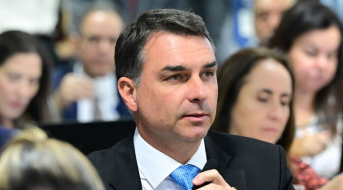Flávio Bolsonaro diz que foi ameaçado de morte por Lula: “você não vai me enforcar”