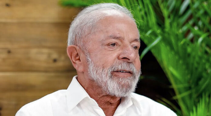 Lula reúne ministros para discutir tarifa de 25% dos EUA ao Brasil