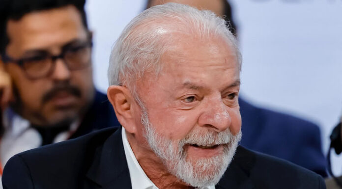 Lula faz reunião nesta quarta para traçar estratégia contra tarifaço de 25% dos EUA