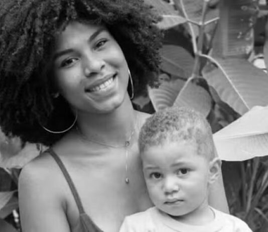 Ex-candidata do concurso Deusa do Ébano e trancista: saiba quem era mulher morta a facadas com o filho na Bahia