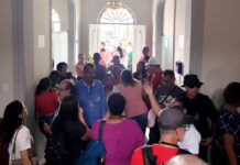 Servidores voltaram a protestar por reajuste salarial e cobram transparência da gestão em Santo Antônio de Jesus; confira o que diz presidente do SINDSERV