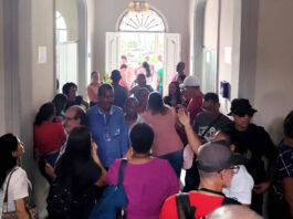 Servidores voltaram a protestar por reajuste salarial e cobram transparência da gestão em Santo Antônio de Jesus; confira o que diz presidente do SINDSERV