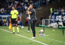 Jair Ventura reclama de gols em sequência e postura do Vitória fora de casa: ‘A gente ver os mesmos problemas’