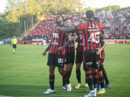 Patada do Leão: Com autoridade, Vitória faz 2×0 no São Paulo no Barradão e sobe na tabela pelo Brasileirão