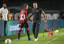 Técnico Jair Ventura celebra liderança do Vitória, mas sem jogo fácil contra o Piauí: ‘Precisamos usar a cavalaria’