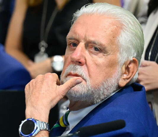 Vaga do STF: Antes do anúncio oficial, Alcolumbre disse a Jaques Wagner que Messias já seria derrotado com 8 votos