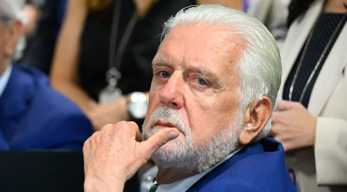 Wagner critica novo tarifaço dos EUA e atribui responsabilidade a Flávio Bolsonaro