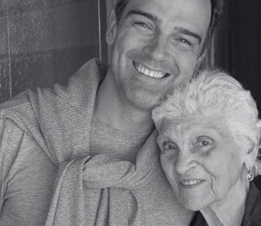 Tadeu Schmidt lamenta morte da mãe aos 92 anos após perda recente do irmão
