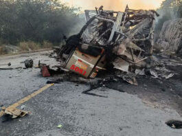 Acidente na BR-251: ônibus e carreta pegam fogo e deixam oito mortos em Minas Gerais; rodovia ficou interditada