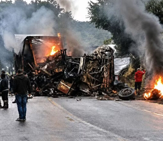 Seis dos nove mortos após batida entre ônibus e carreta em MG eram baianos e outras pessoas ficaram feridas; confira