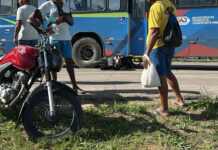 Ônibus do transporte público e moto se envolvem em acidente na Urbis 3, em Santo Antônio de Jesus