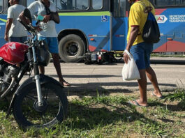 Ônibus do transporte público e moto se envolvem em acidente na Urbis 3, em Santo Antônio de Jesus