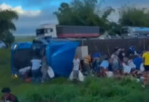 Carga de cerveja é saqueada após tombamento de carreta na BR-324