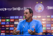 Alvo da torcida do Bahia na Fonte Nova, Rogério Ceni desabafa: ‘Não acho justo abandonar o que ama por ofensa’