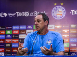 Alvo da torcida do Bahia na Fonte Nova, Rogério Ceni desabafa: ‘Não acho justo abandonar o que ama por ofensa’