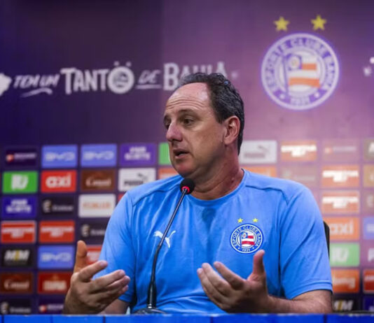 Alvo da torcida do Bahia na Fonte Nova, Rogério Ceni desabafa: ‘Não acho justo abandonar o que ama por ofensa’