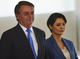 Bolsonaro resiste a trocar Flávio por Michelle após desgaste em pré-campanha e registro de queda nas pesquisas