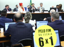 Fim da escala 6×1: pedido de vista de deputado do PL adia votação de PEC que prevê redução de jornada para 40hs