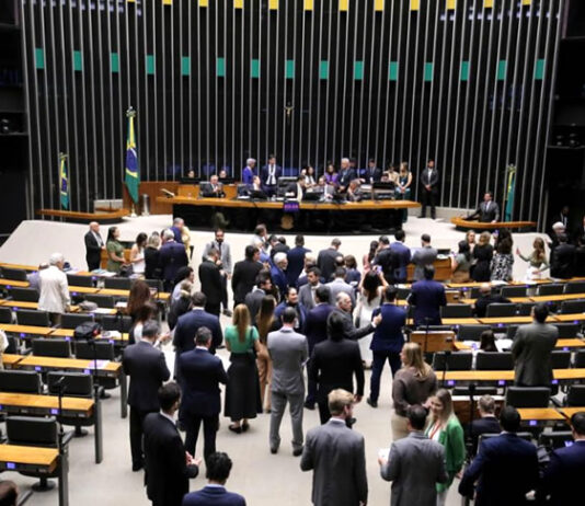Veja aqui como deputados e senadores da Bahia votaram sobre o veto no PL da Dosimetria e 6 deles estavam ausentes