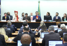 Fim da escala 6×1: comissão da Câmara aprova texto-base da PEC que reduz jornada e aumenta folgas