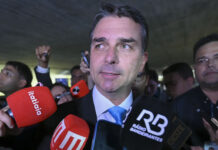 Após ação da PF mirar Ciro Nogueira, aliado da família Bolsonaro, Flávio tenta ligar Master ao PT da Bahia