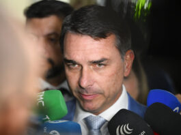 Flávio Bolsonaro repete preferência de voto de Jair que foi nas eleições de 2022, diz diretor da Quaest;; veja mais