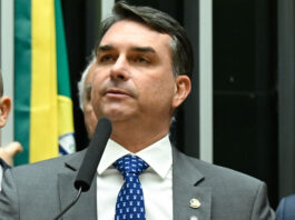 88% dos eleitores de Flávio acham que ele deveria manter candidatura após divulgação de conversas com Vorcaro