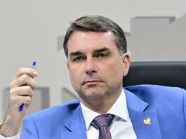 Após áudio, Flávio Bolsonaro tenta encontro com banqueiro, mas é ignorado e enfrenta um período de ‘isolamento’