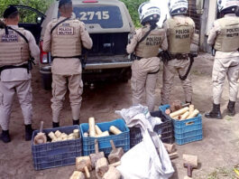 Cerca de 90 artefatos explosivos foram apreendidos durante ação da PM em Muritiba e suspeitos fugiram e deixaram arsenal em fábrica clandestina; veja mais