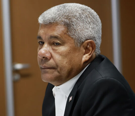 Jerônimo diz a Coronel que o povo não aceita o traidor e cobra voto do baiano a favor da PEC do fim da escala 6×1; veja