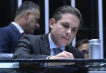 Escala 6×1: Motta defende redução da jornada de trabalho e diz que Congresso deve definir neste mês tamanho do corte