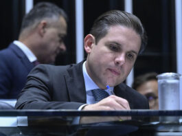 Escala 6×1: Motta defende redução da jornada de trabalho e diz que Congresso deve definir neste mês tamanho do corte