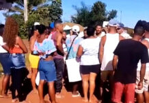 Confira: Atraso salarial, estradas precárias e falta de ambulância motivaram protesto no Palma, zona rural de Jaguaripe; moradores cobram solução da gestão