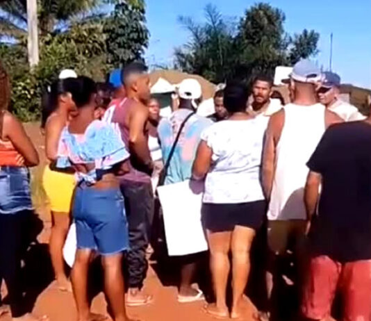 Confira: Atraso salarial, estradas precárias e falta de ambulância motivaram protesto no Palma, zona rural de Jaguaripe; moradores cobram solução da gestão