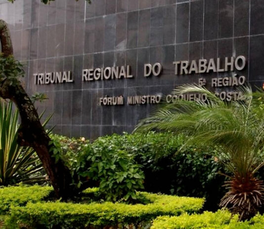 TRT-BA determina indenização para operadora de caixa após mulher ouvir de gerente que ‘era muito homem para ela’