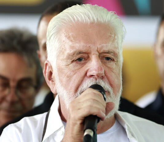‘Procure de lanterna na mão uma obra de Bolsonaro na Bahia’, desafia Jaques Wagner durante plenária PGP; veja mais