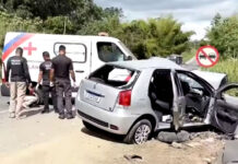 BR-101: Duas pessoas morreram e cinco ficaram feridas após ambulância e carro colidirem no sul da Bahia