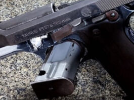 Homem é preso pela Polícia Militar com duas armas de fogo de numeração suprimida em Santo Antônio de Jesus; prisão aconteceu durante rondas de rotina